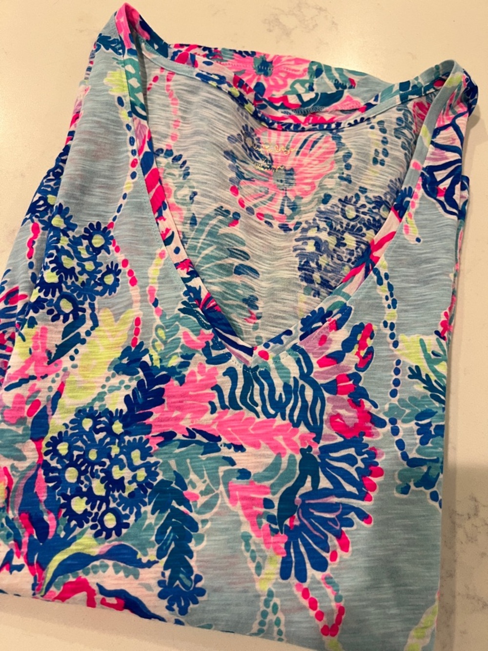 Lilly Pulitzer V-neck Etta T-shirt. Size XL like new